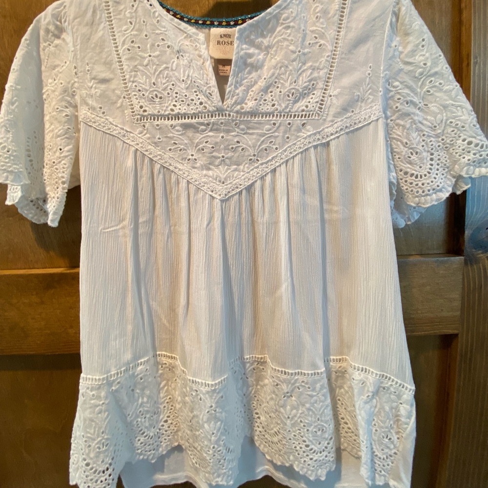 White eyelet crepey roomy some stretch blouse